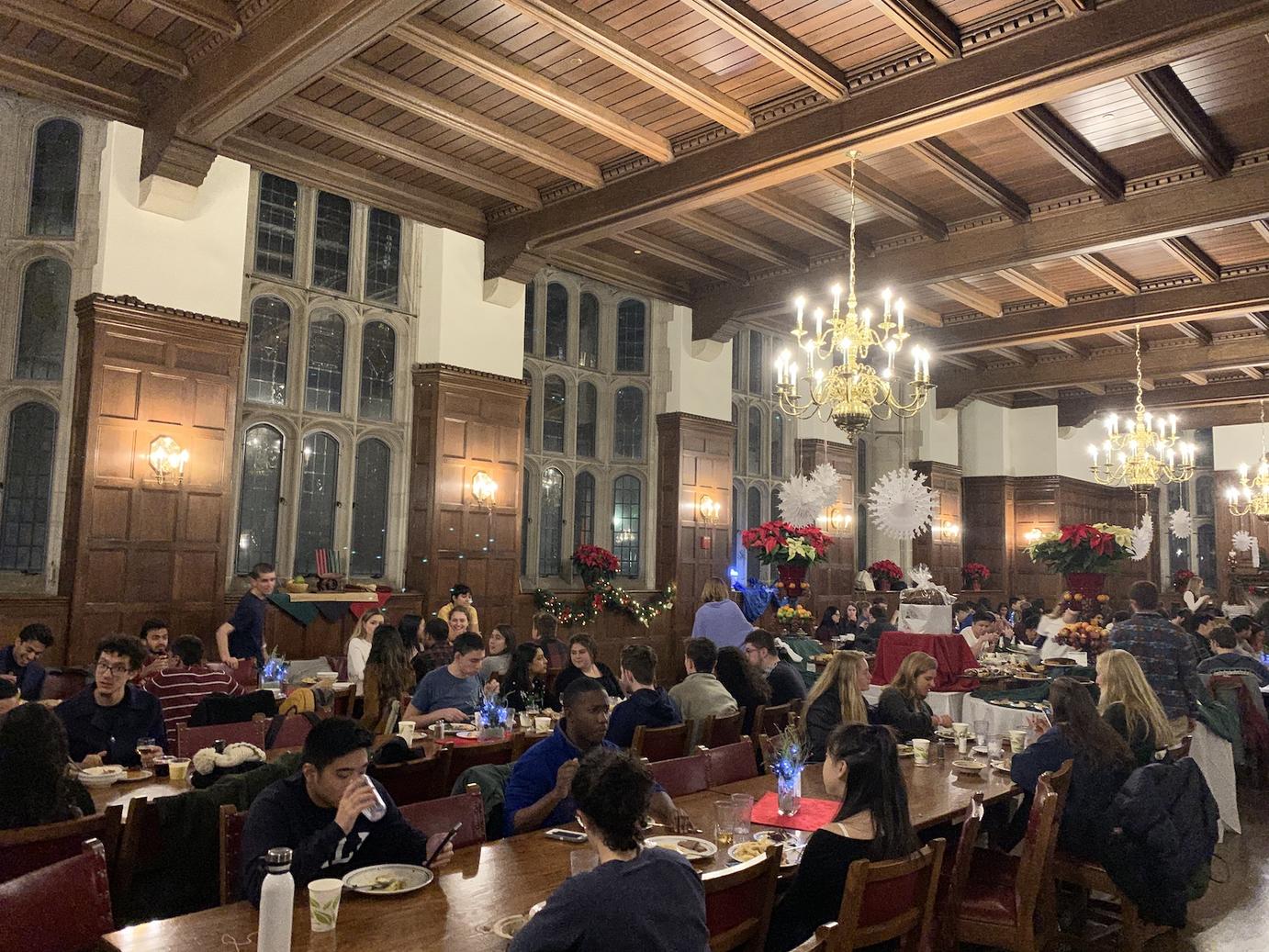 Students eating dinner at the Thompson Dining Hall